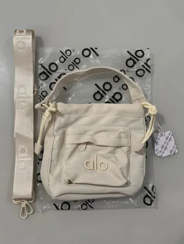 bolsa alo yoga mini na cor branca
