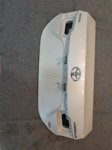Tampa da mala corolla 2015 a 2019 sem detalhes.