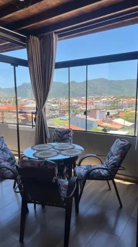 Apartamento localizado a cinco minutos da praia.