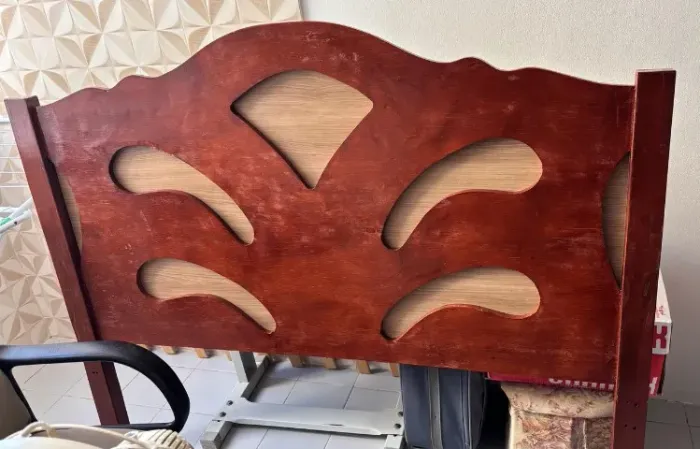 Cama de casal em madeira