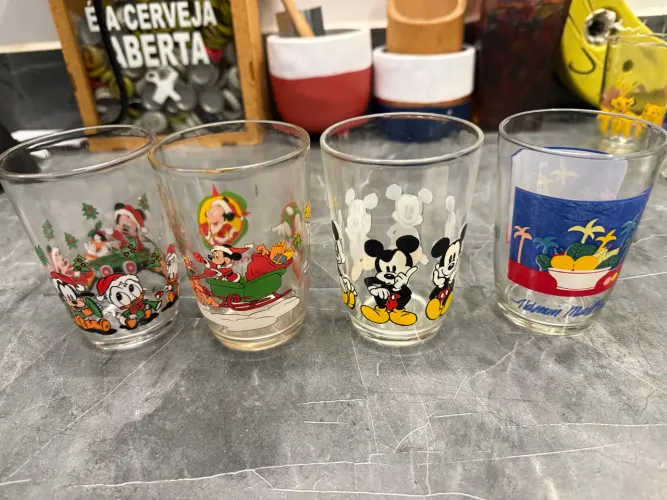 Copos anos 90 lindos
