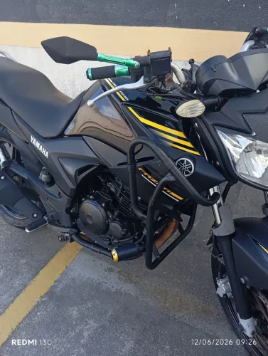 Fazer 250 2014 edição limitada quase única.