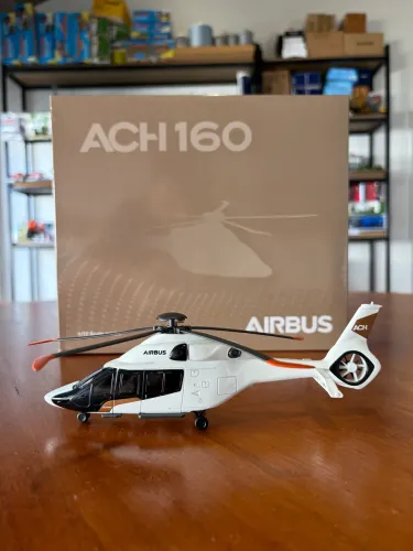Miniatura Helicóptero Airbus ACH160 1/72