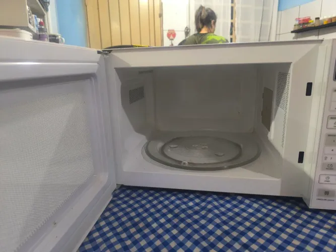 Microondas Midea 20L util