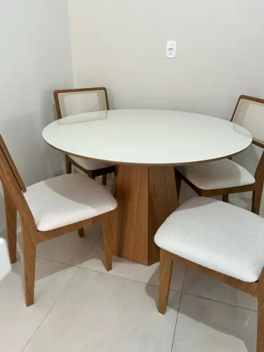 Mesa de jantar redonda nova