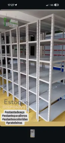 Estantes 25 kilos com reforço.