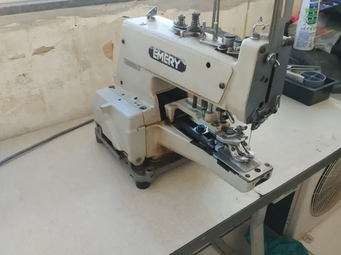 Vendo máquina botoeira