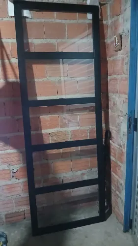 Porta de alumínio com vidro