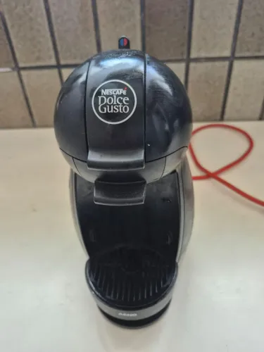Cafeteira Dolce Gusto Mini - leve vazamento. Container de água perfeito. R$ 150,00