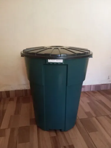 Balde 100 Litros com tampa 