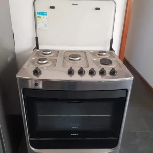 Excelente fogão 5 bocas.