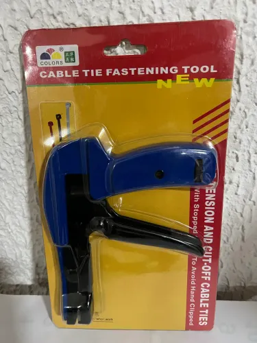 Ferramenta para fixação de abraçadeira plástica
