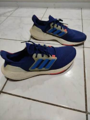 Tênis Adidas Ultraboost 22 para corrida