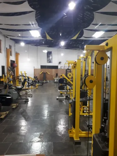 VENDO PASSO O PONTO ACADEMIA COMPLETA, MUSCULAÇÃO, GINÁSTICA E LUTAS