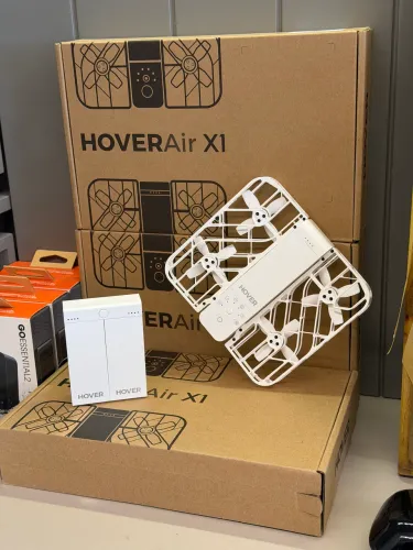 Drone HOVERAir X1 com câmera inteligente
