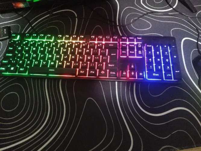 Teclado gamer membrana redragon rgb