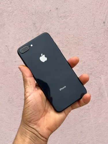 iPhone 8 Plus conservado para vender rápido 