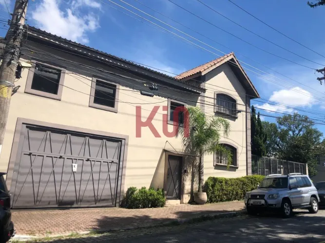 Imperdível: Casa Comercial com 5 Quartos, 3 Salas e 4 Vagas de Garagem na Vila Dom Pedro I