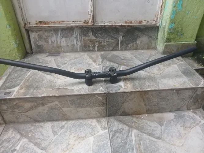 Guidão esportivo + alongador/adaptador para motos