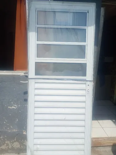 Porta de alumínio branco