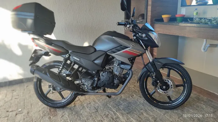Moto Fazer sem detalhes