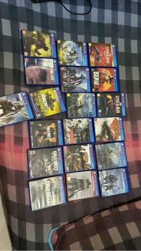 Lote com 19 jogos de PS4 por 1500$. Só jogão impecáveis
