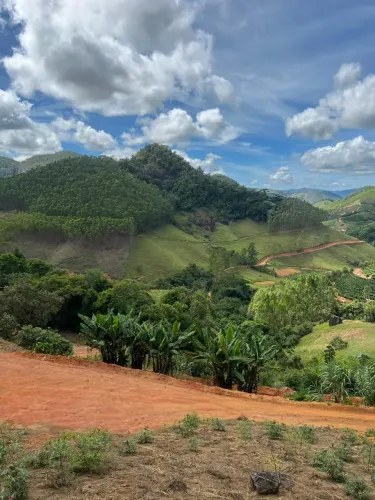 Sítio com vista panorâmica Localizado a 10 km de Santa Teresa (8 km de estrada de chão boa
