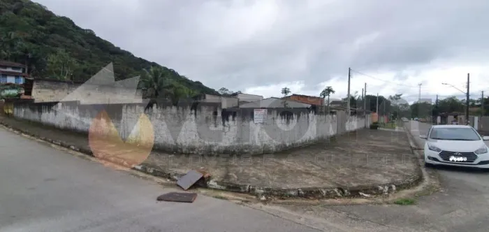 Terreno murado e aterrado pronto para construir em Caraguatatuba