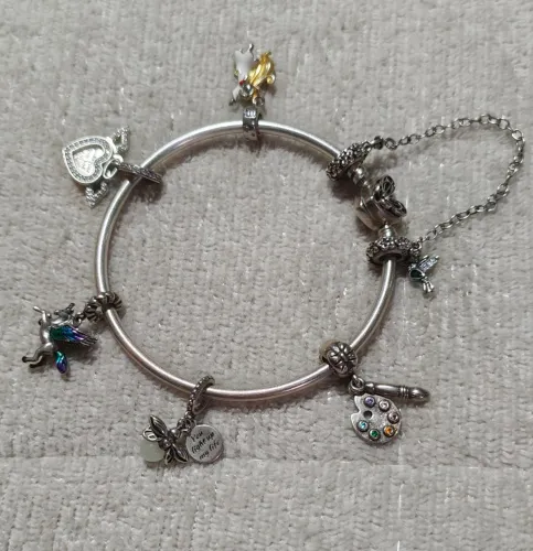 Pulseira Pandora original com corrente de segurança e Berloques 