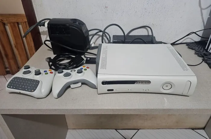 Xbox 360 desbloqueado + 571 jogos + 2 controles
