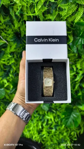 Vende novo lacrado Relógio Calvin Klein Sophisticated Square Feminino em Aço Dourado 