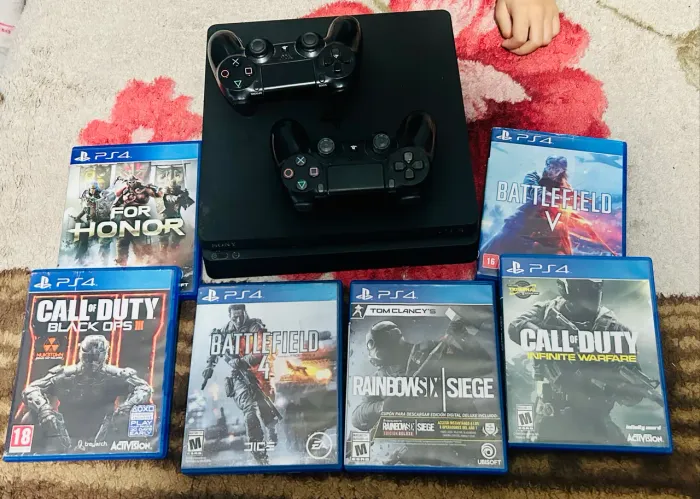 Vendo ps4 slim 500g , com 6 jogos e dois controles..