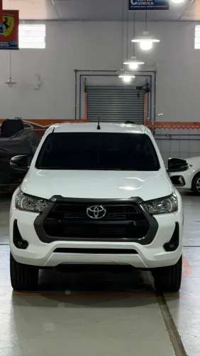 Toyota Hilux CD SR 4X4 2.8 TDI Diesel Aut. 2025