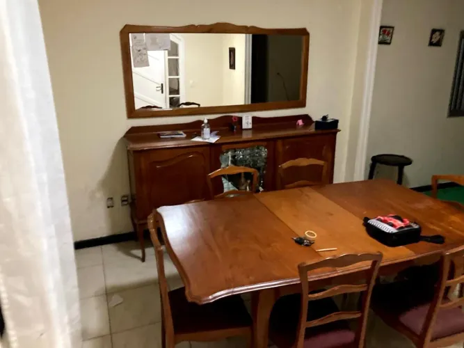 Conjunto sala de jantar chipandele em madeira maciça peroba. Moveis para a vida toda 