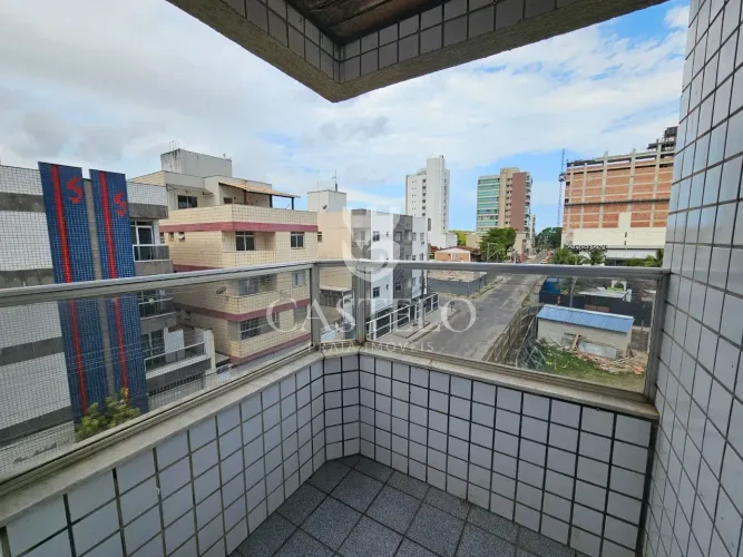 Apto 2 quartos/suíte, varanda de frente pra rua em localização privilegiada, apenas R$ 410