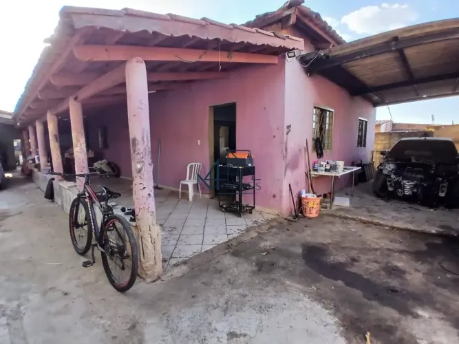 2 Casas de Esquina - Bairro Independência - Aparecida de Goiânia - GO