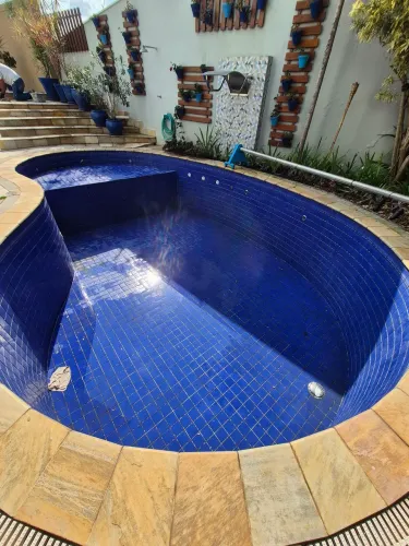 Limpeza e manutenção de piscinas 