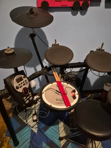 Bateria Eletrônica Roalnd td-11 (possui avaria)