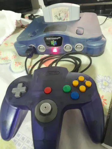 Nintendo 64 translúcido uva 