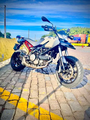 DUCATI HYPERMOTARD 796 2011