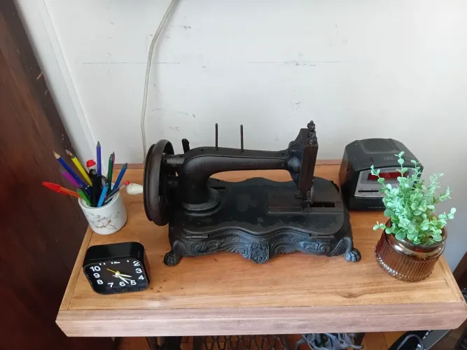 Maquina de costura para decoração.