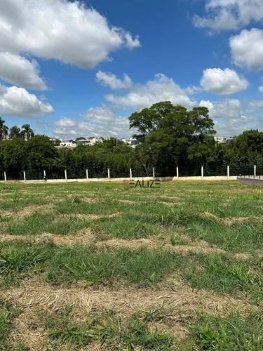 Terreno de 1.010 m² com Fundo para Área Verde à Venda no Condomínio Reserva Petrus Indaia