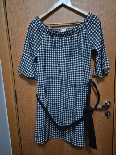 Vestido curto xadrez ombro a ombro