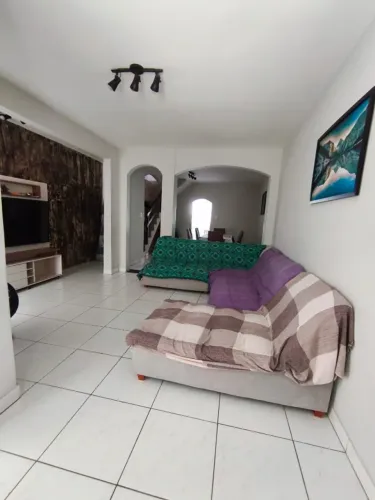 Casa triplex escriturada próximo a UNEB