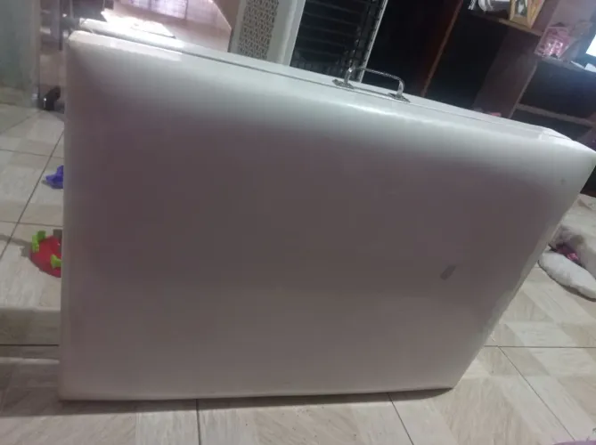 Vendo uma maca portátil super grande fecha e vira uma mala 