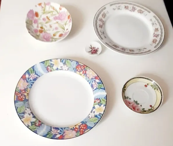 Prato Decorativo Porcelana Diversas Circunferências