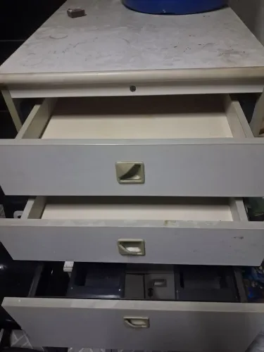 VENDE SE GAVETEREIO ESCRITÓRIO