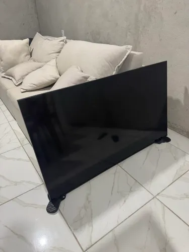 TV COM DEFEITO COM 1,2 anos de uso. Defeito na tela (apagou).