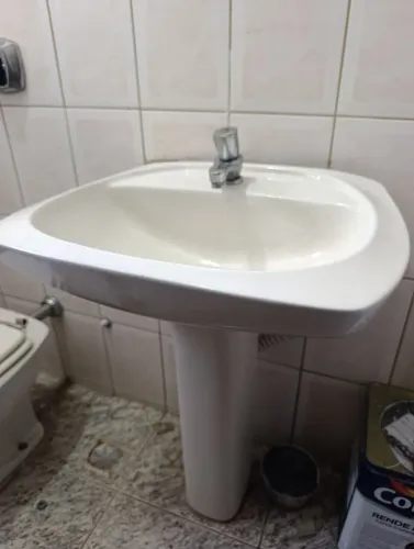 Vendo pia com coluna e torneira excelente estado