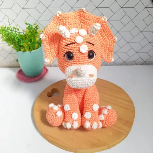 Triceratops Dinossauro em Amigurumi/ Crochê